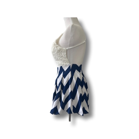 Crochet Backless Chevron Romper - Picture 4 of 6